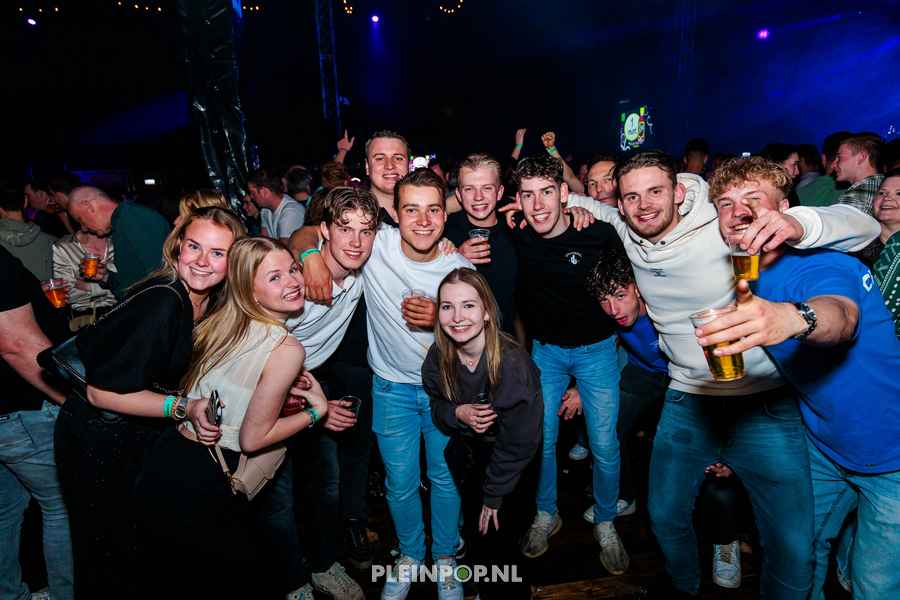 Publiek Bewerkt    (83)